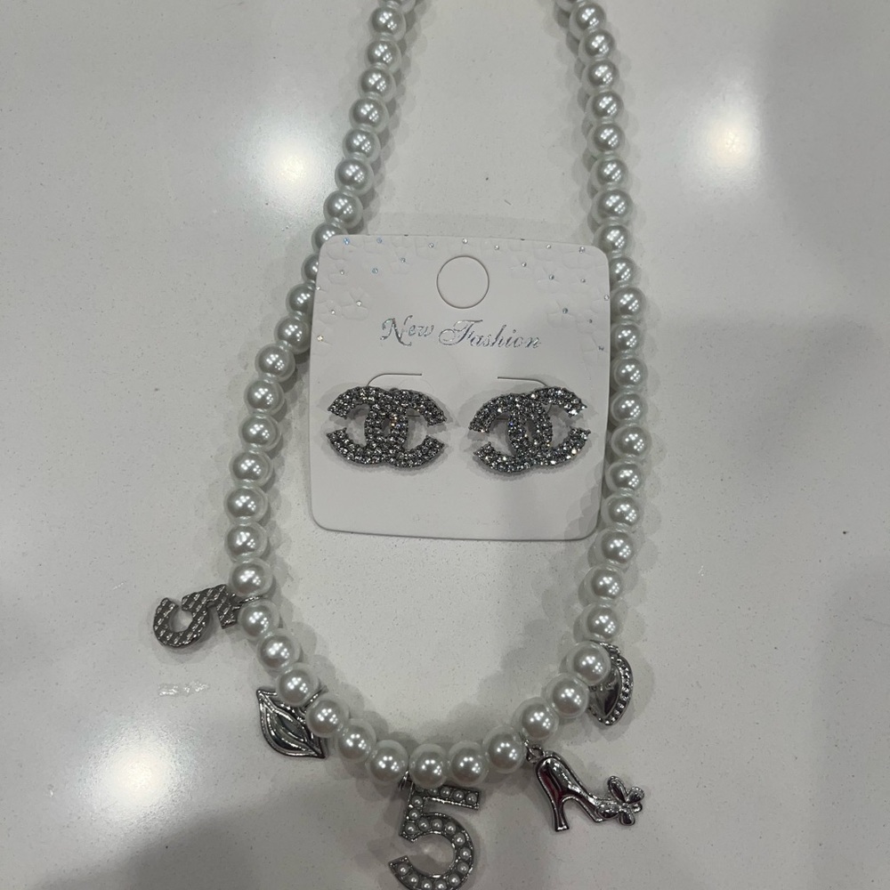 Elegant Pearl Necklace and Earring Set